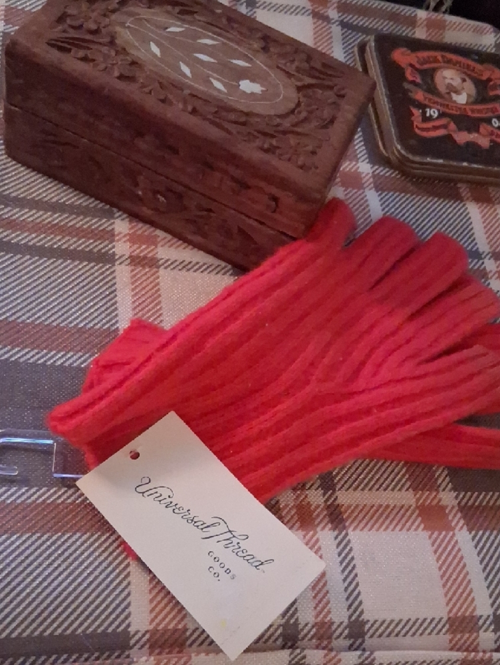 NWT! Red Ribbed Knit Gloves - Picture 7 of 7